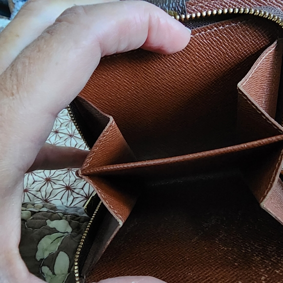 Louis Vuitton compact zipped wallet - Picture 6 of 12